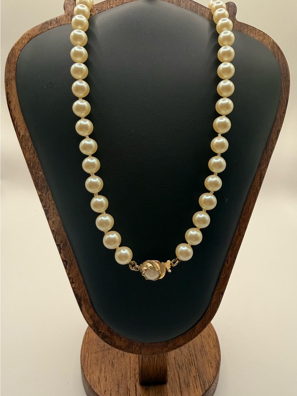Vintage Cream Faux Pearl Necklace Statement Clasp